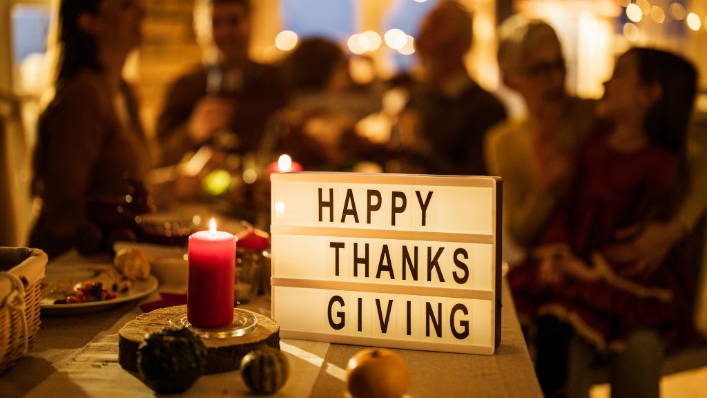 family having Thanksgiving dinner