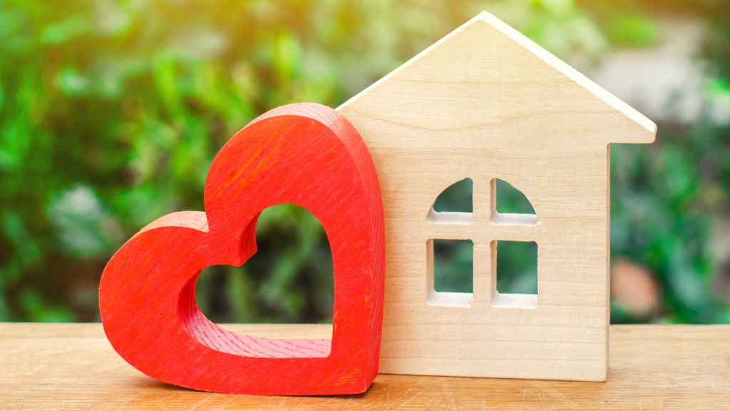 wood blocks of heart and house